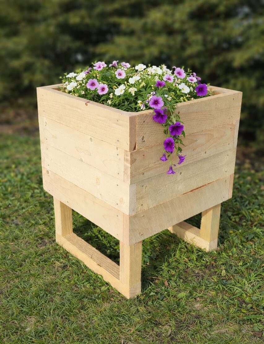 Puidust lillekast/taimekast